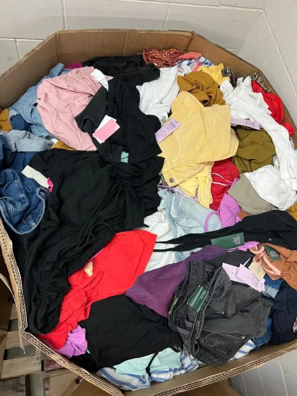 Target Women's Clothing Pallet - Image 5