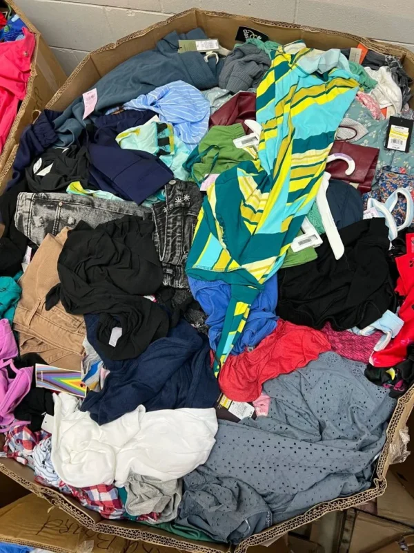 Target Women's Clothing Pallet - Image 6