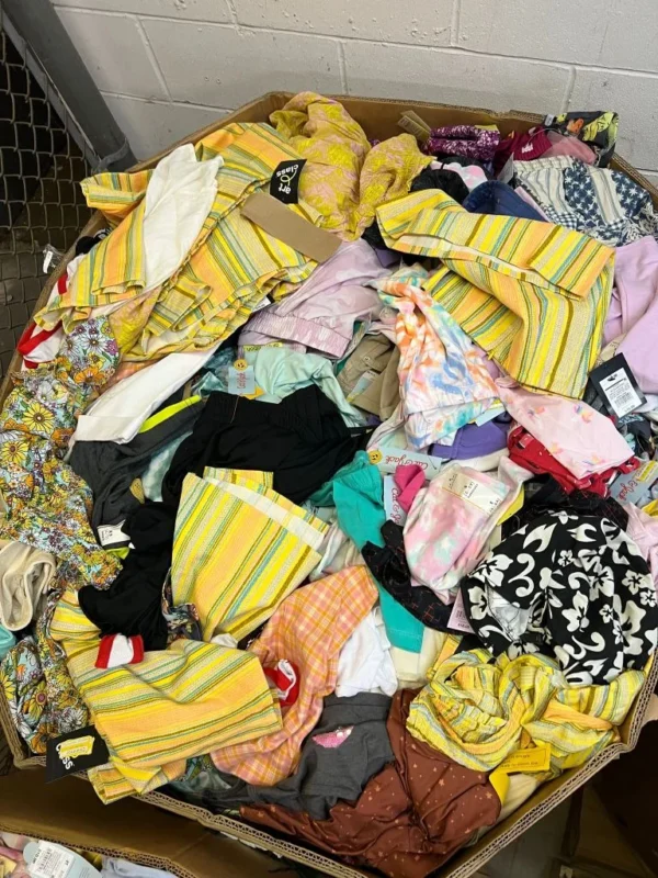 Target Women's Clothing Pallet - Image 7