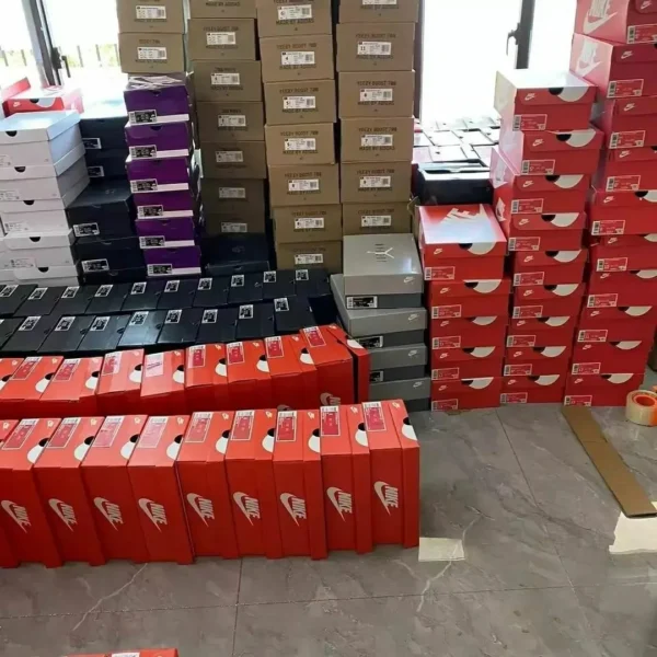Sneaker pallets
